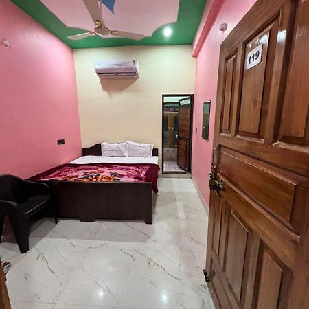 Chandrika Palace 500 Meter From Ayodhya Railway And Ram Mandir Buitenkant foto