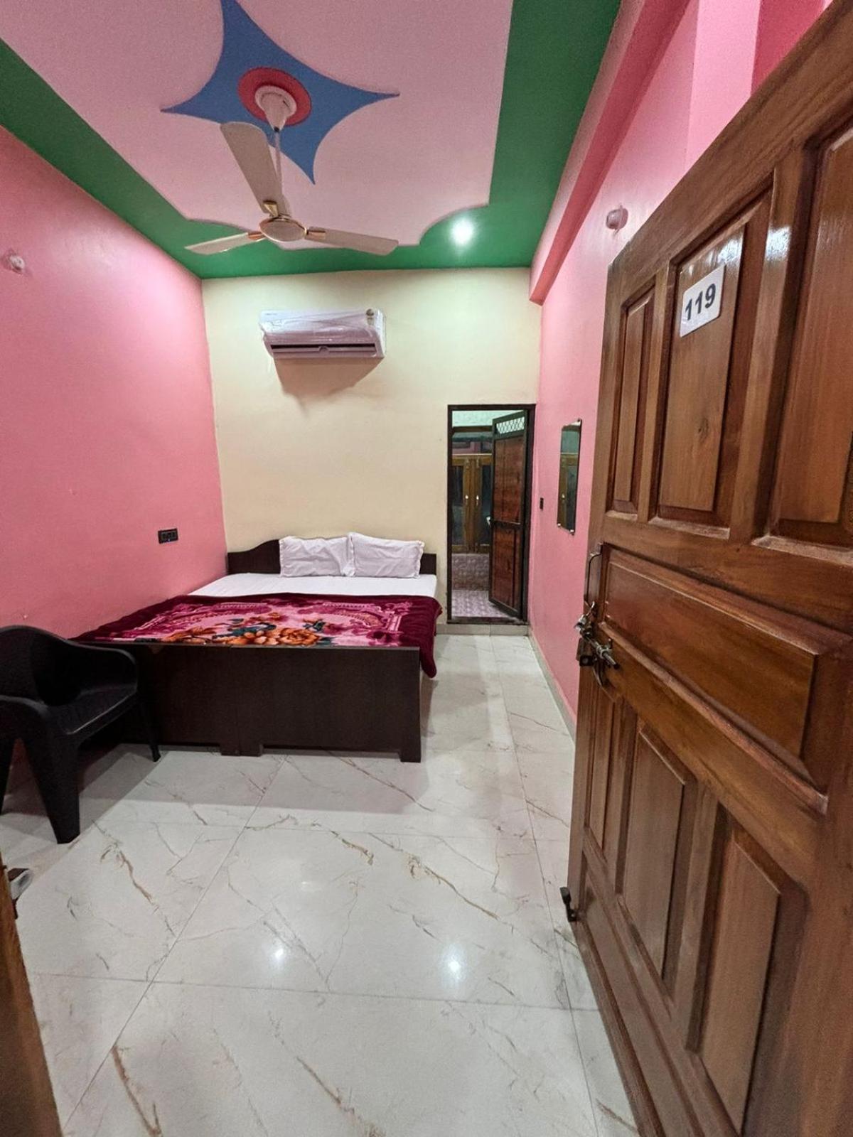 Chandrika Palace 500 Meter From Ayodhya Railway And Ram Mandir Buitenkant foto