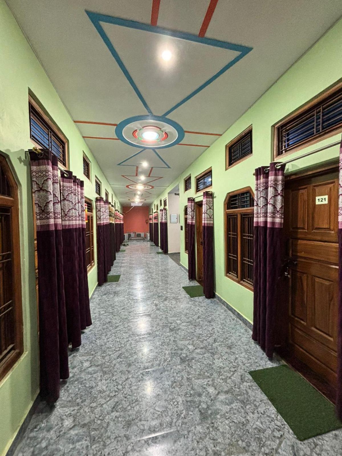 Chandrika Palace 500 Meter From Ayodhya Railway And Ram Mandir Buitenkant foto